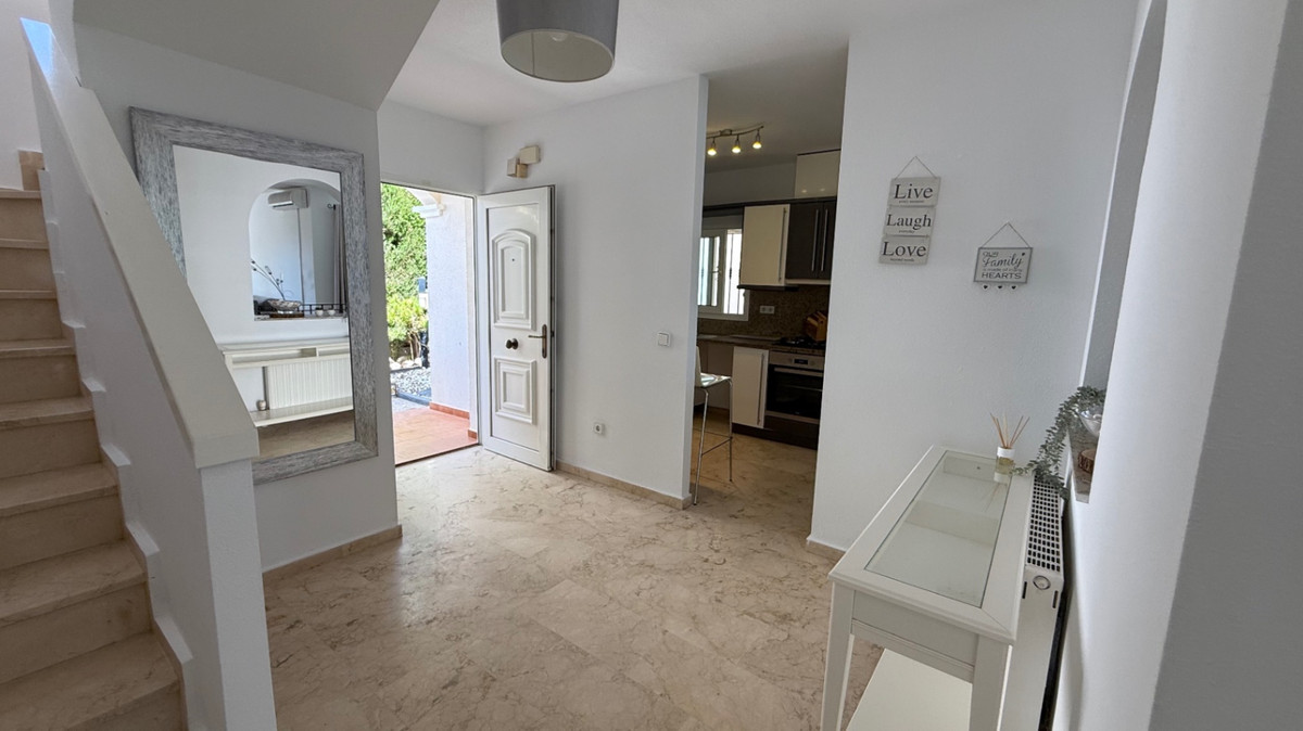 For sale - 4 Bedroom 2 Bathroom House - Detached Villa in Orihuela - Orihuela Costa  - Alicante