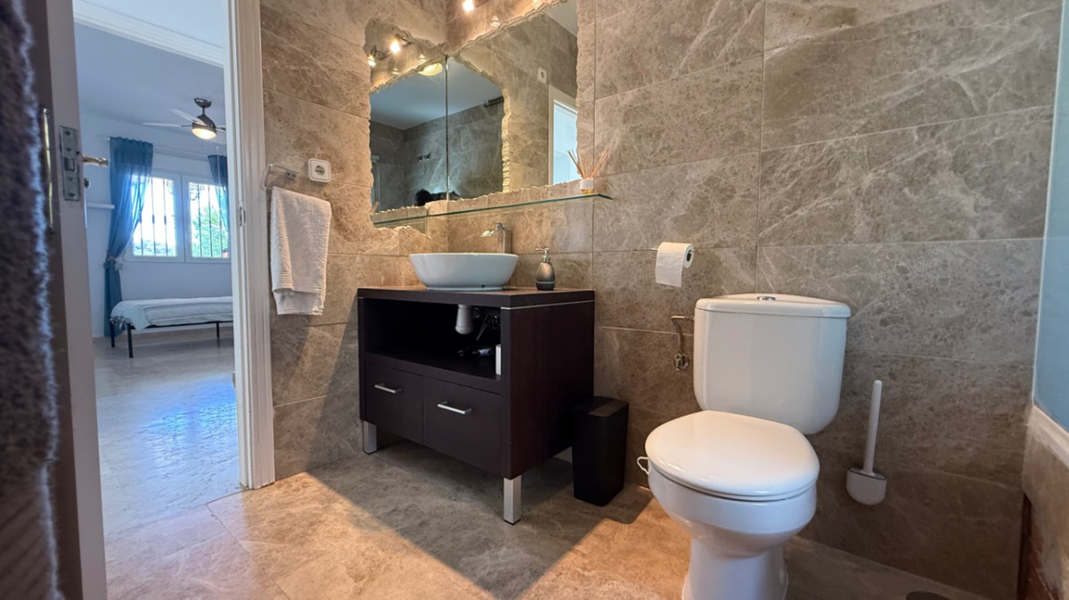 For sale - 4 Bedroom 2 Bathroom House - Detached Villa in Orihuela - Orihuela Costa  - Alicante