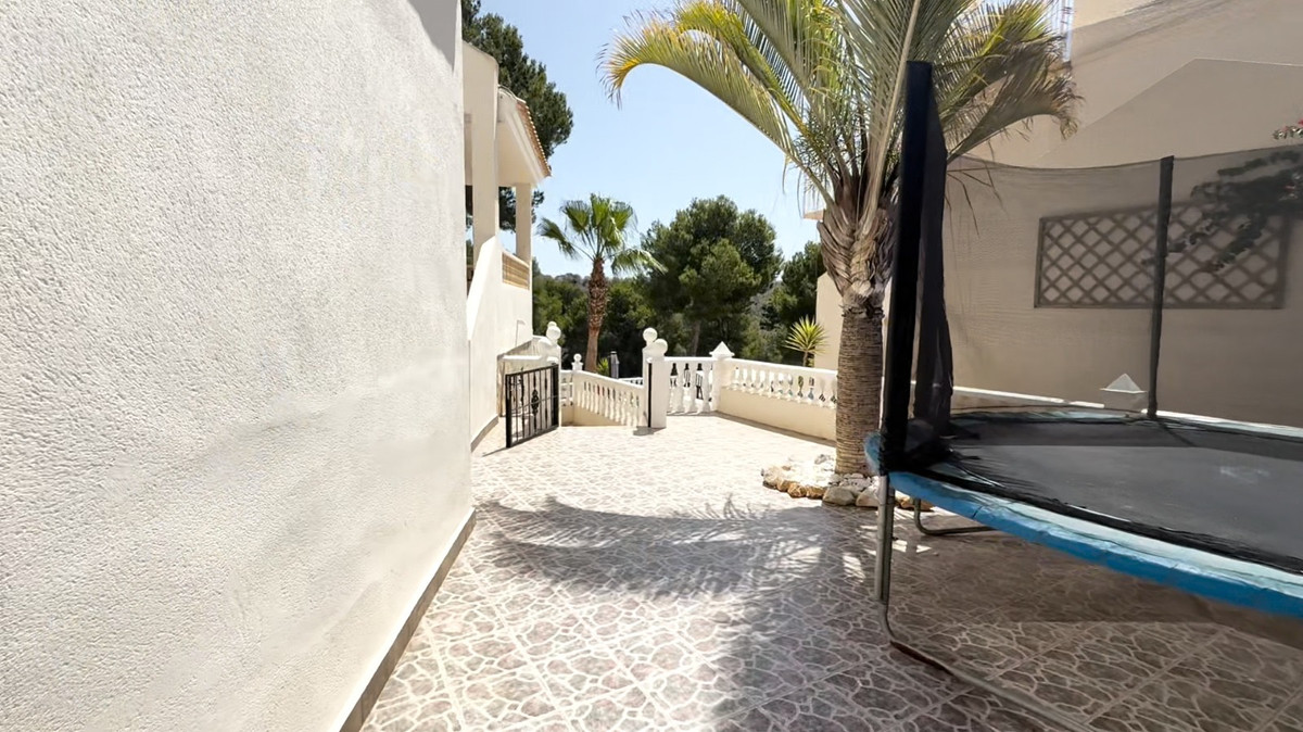 For sale - 4 Bedroom 2 Bathroom House - Detached Villa in Orihuela - Orihuela Costa  - Alicante