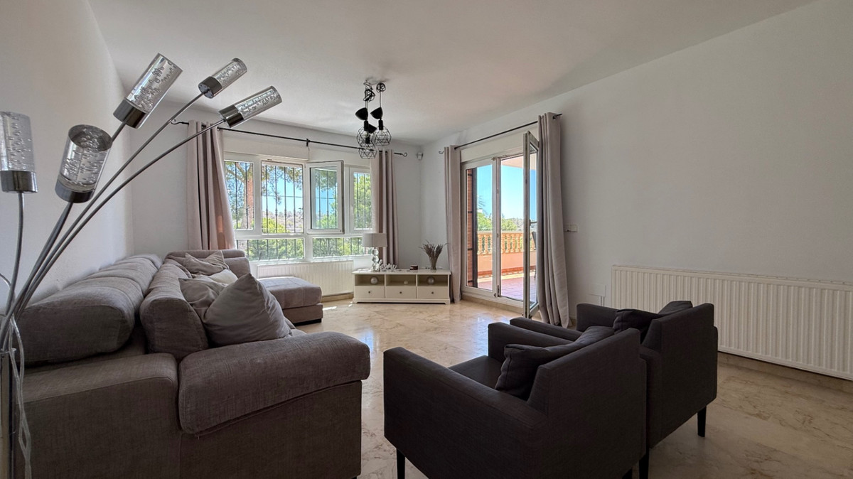 For sale - 4 Bedroom 2 Bathroom House - Detached Villa in Orihuela - Orihuela Costa  - Alicante