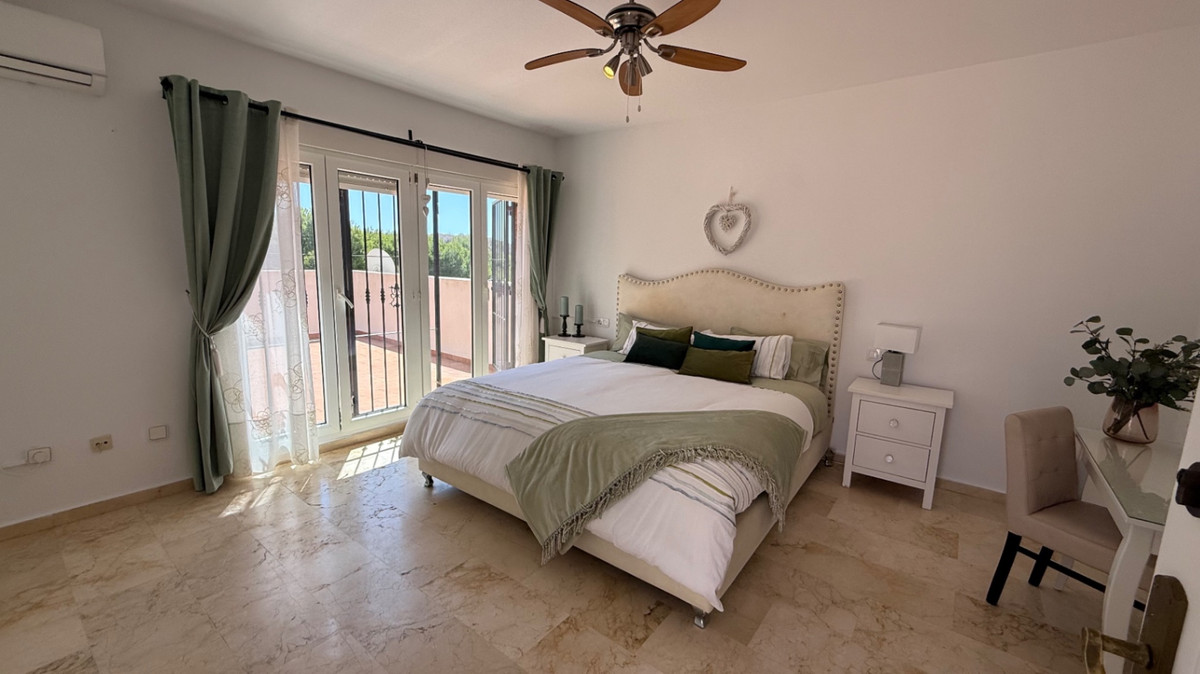 For sale - 4 Bedroom 2 Bathroom House - Detached Villa in Orihuela - Orihuela Costa  - Alicante