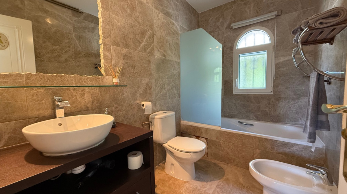 For sale - 4 Bedroom 2 Bathroom House - Detached Villa in Orihuela - Orihuela Costa  - Alicante