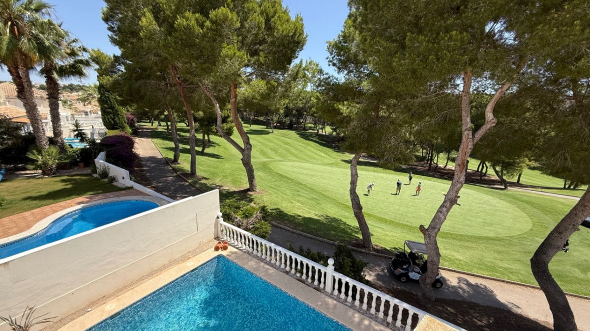 For sale - 4 Bedroom 2 Bathroom House - Detached Villa in Orihuela - Orihuela Costa  - Alicante