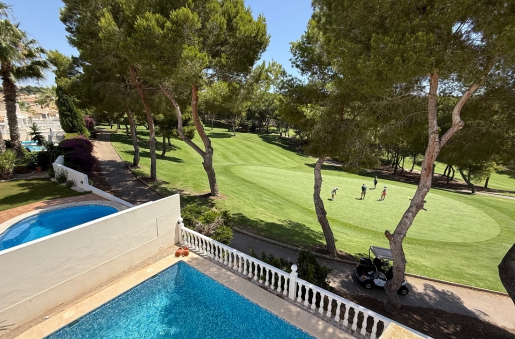4 Bedroom 2 Bathroom House - Detached Villa in Orihuela