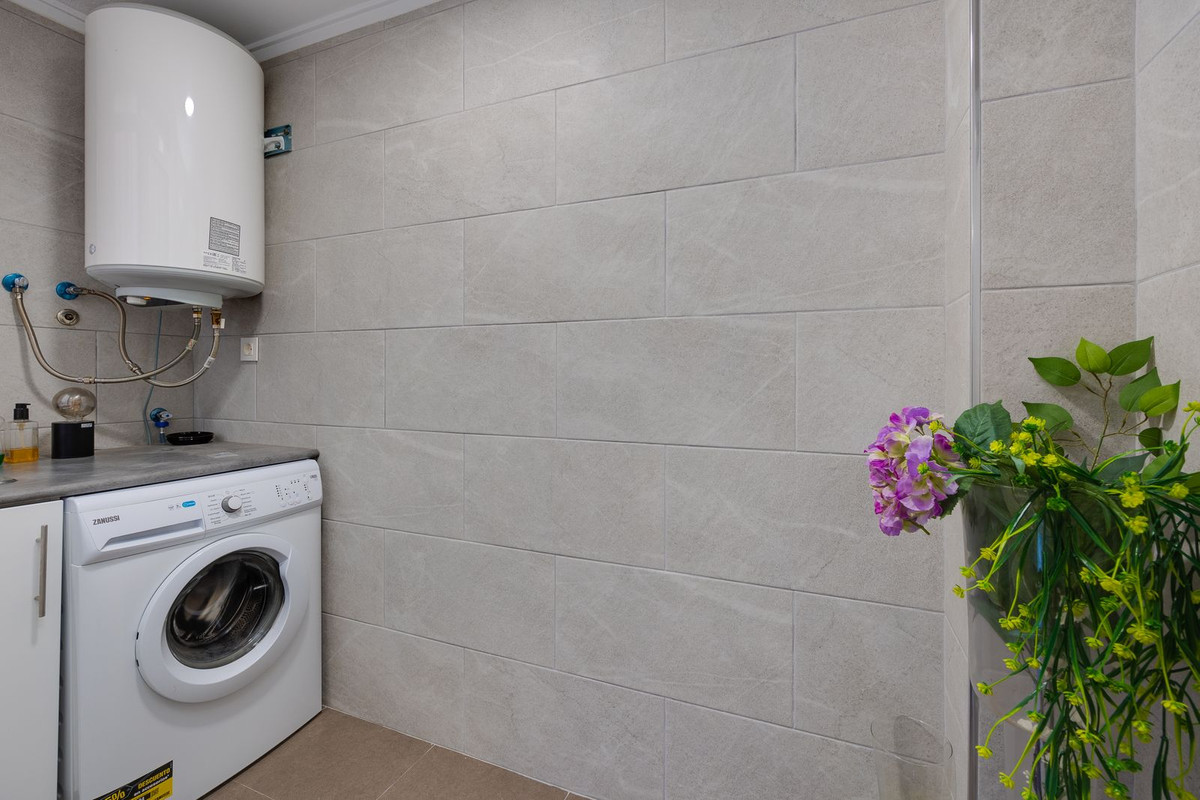 For sale - 3 Bedroom 2 Bathroom Apartment - Middle Floor Apartment in Torrevieja - Torrevieja Centro  - Alicante