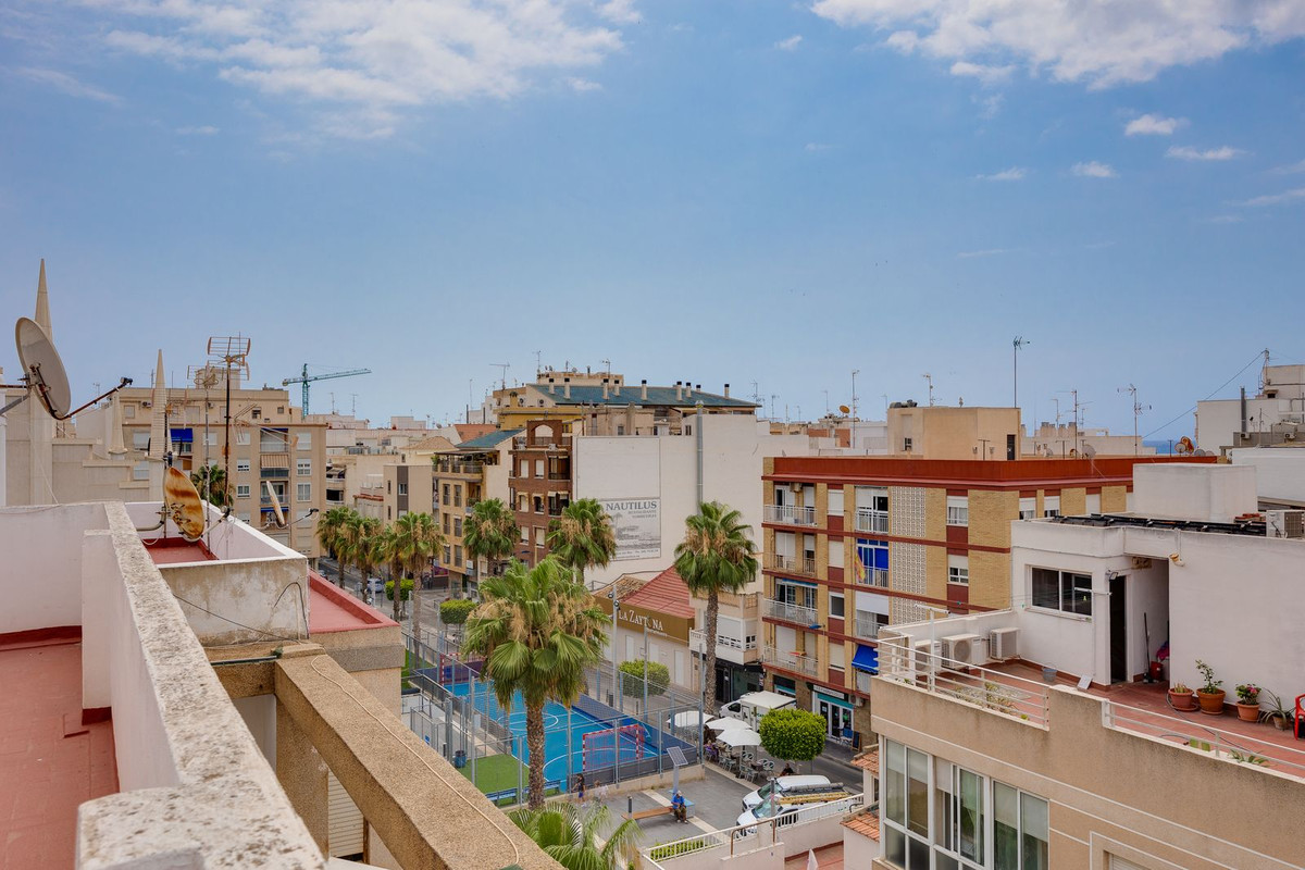 For sale - 3 Bedroom 2 Bathroom Apartment - Middle Floor Apartment in Torrevieja - Torrevieja Centro  - Alicante