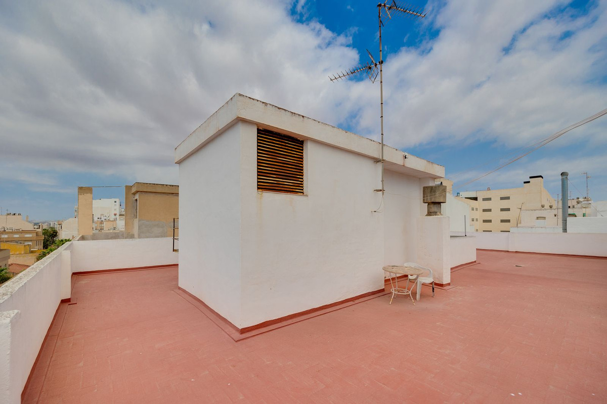 For sale - 3 Bedroom 2 Bathroom Apartment - Middle Floor Apartment in Torrevieja - Torrevieja Centro  - Alicante
