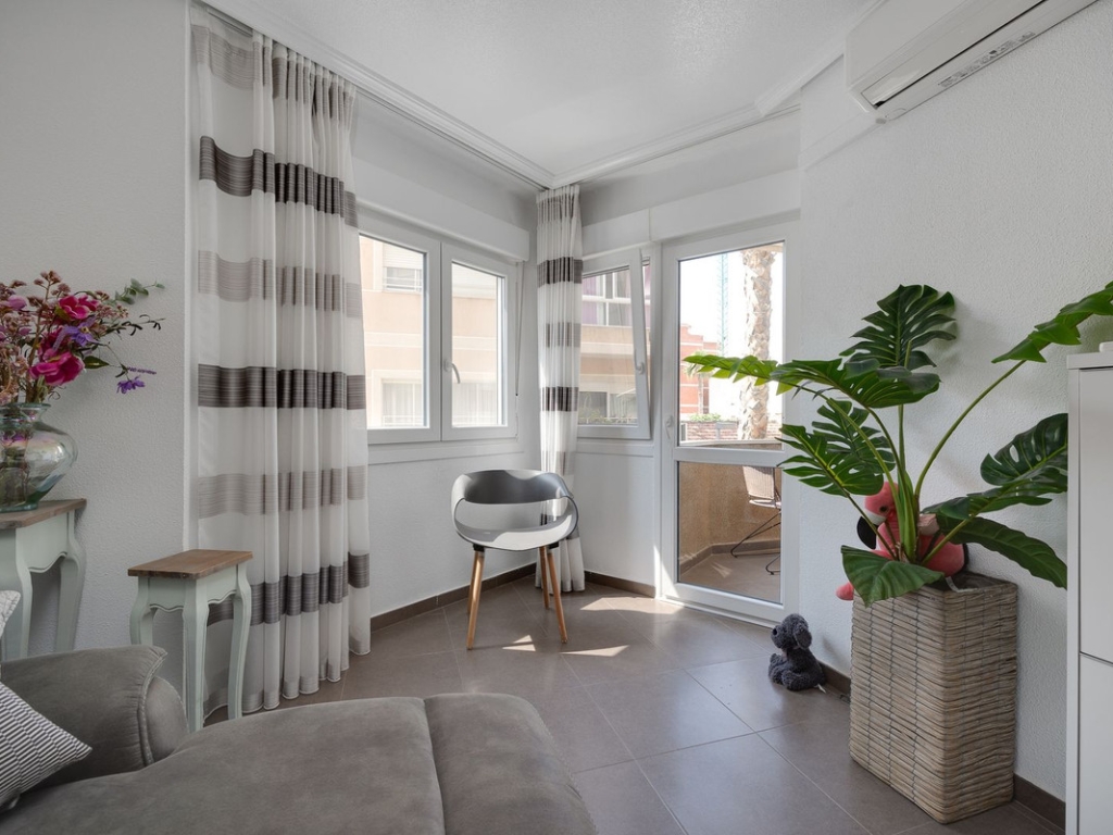 3 Bedroom 2 Bathroom Apartment - Middle Floor Apartment in Torrevieja