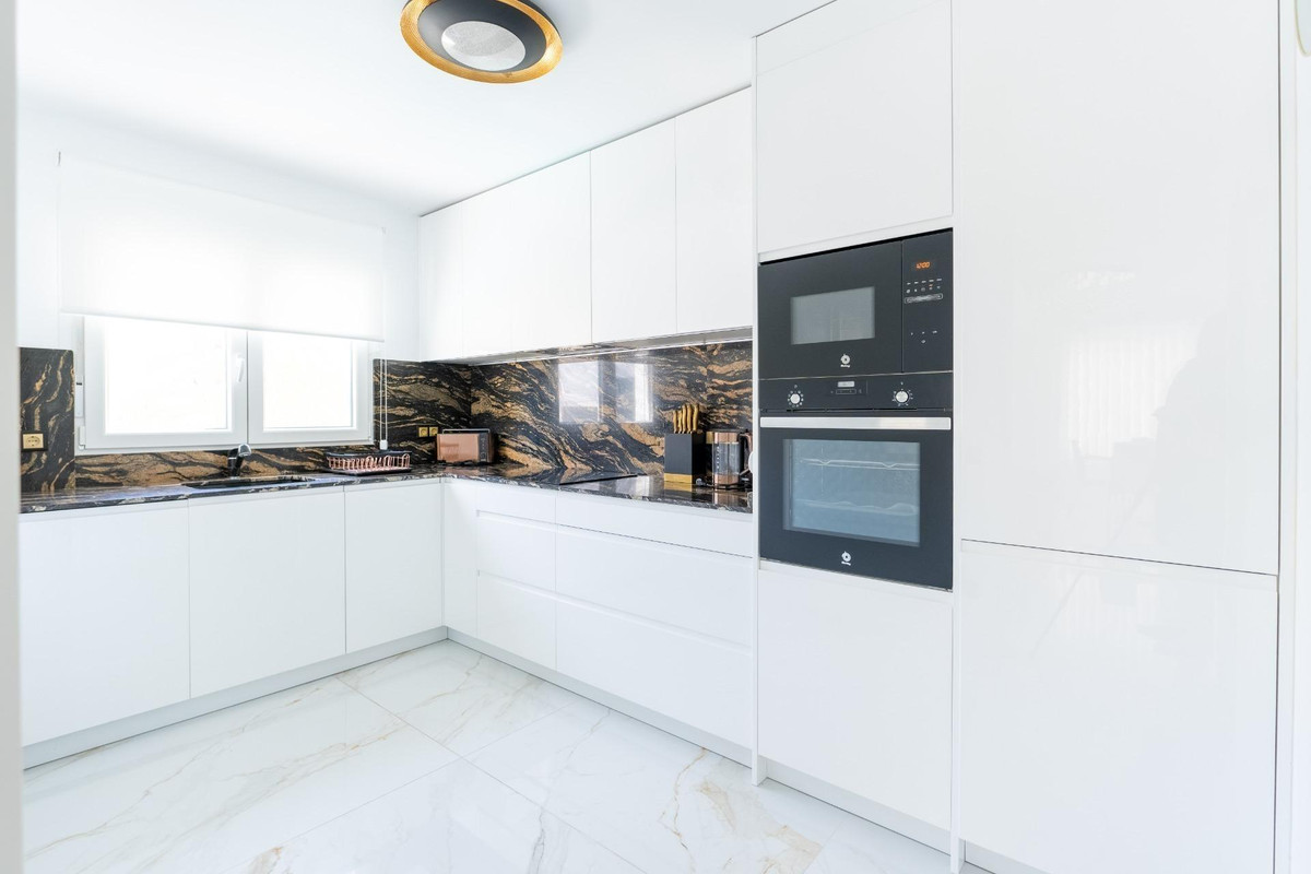 For sale - 4 Bedroom 3 Bathroom House - Townhouse in Orihuela - Punta Prima  - Alicante