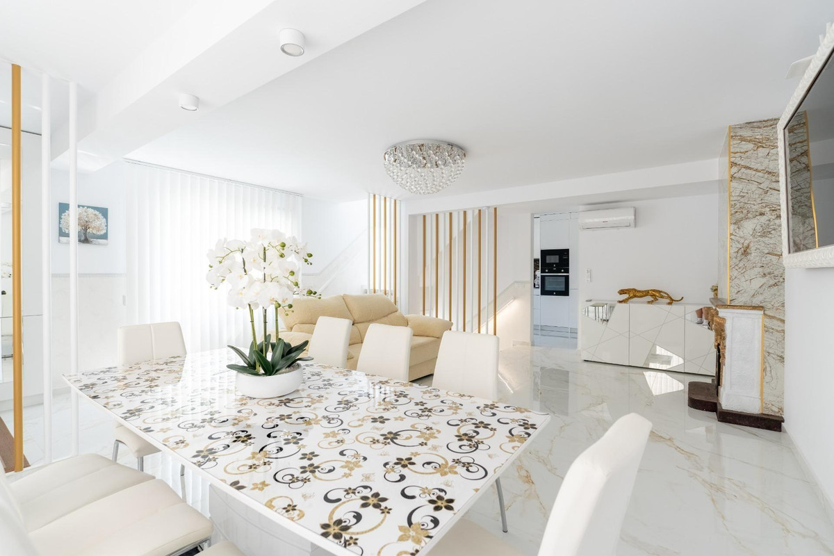 For sale - 4 Bedroom 3 Bathroom House - Townhouse in Orihuela - Punta Prima  - Alicante