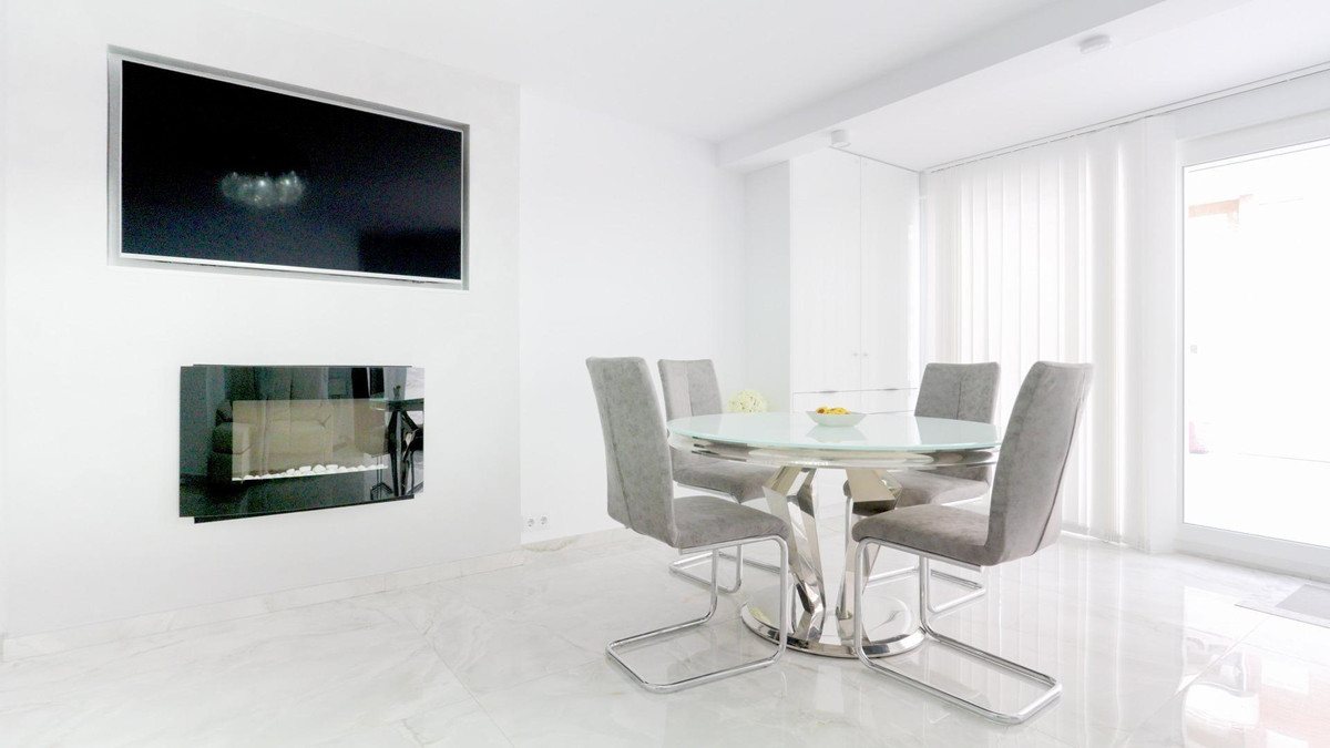 For sale - 4 Bedroom 3 Bathroom House - Townhouse in Orihuela - Punta Prima  - Alicante