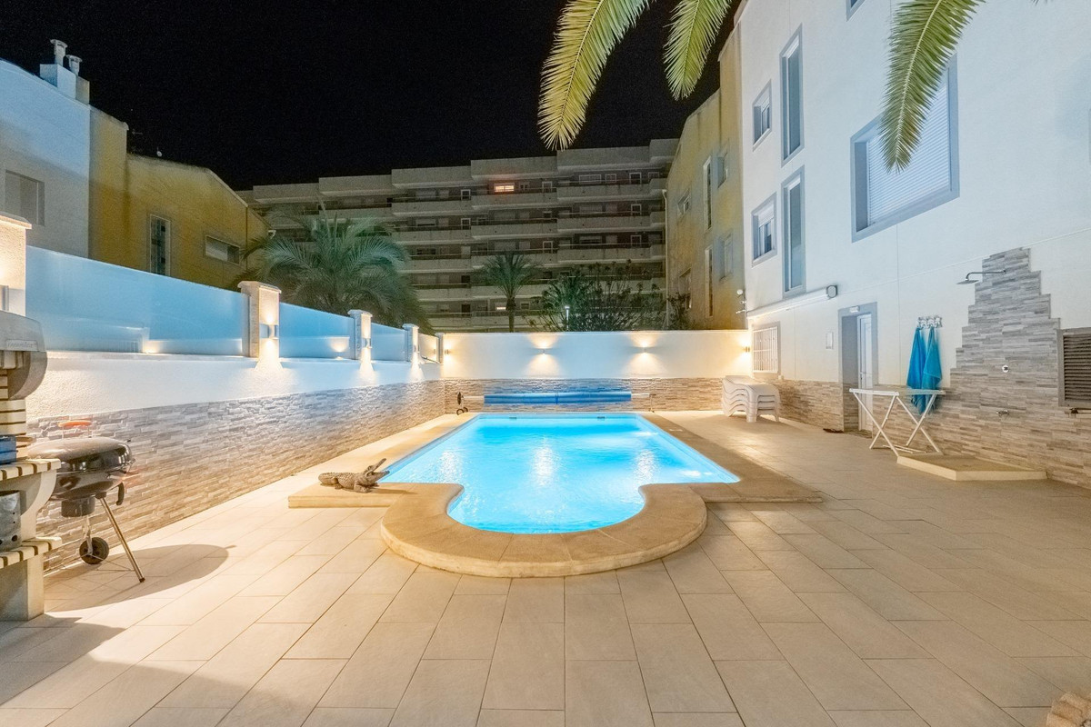 For sale - 4 Bedroom 3 Bathroom House - Townhouse in Orihuela - Punta Prima  - Alicante