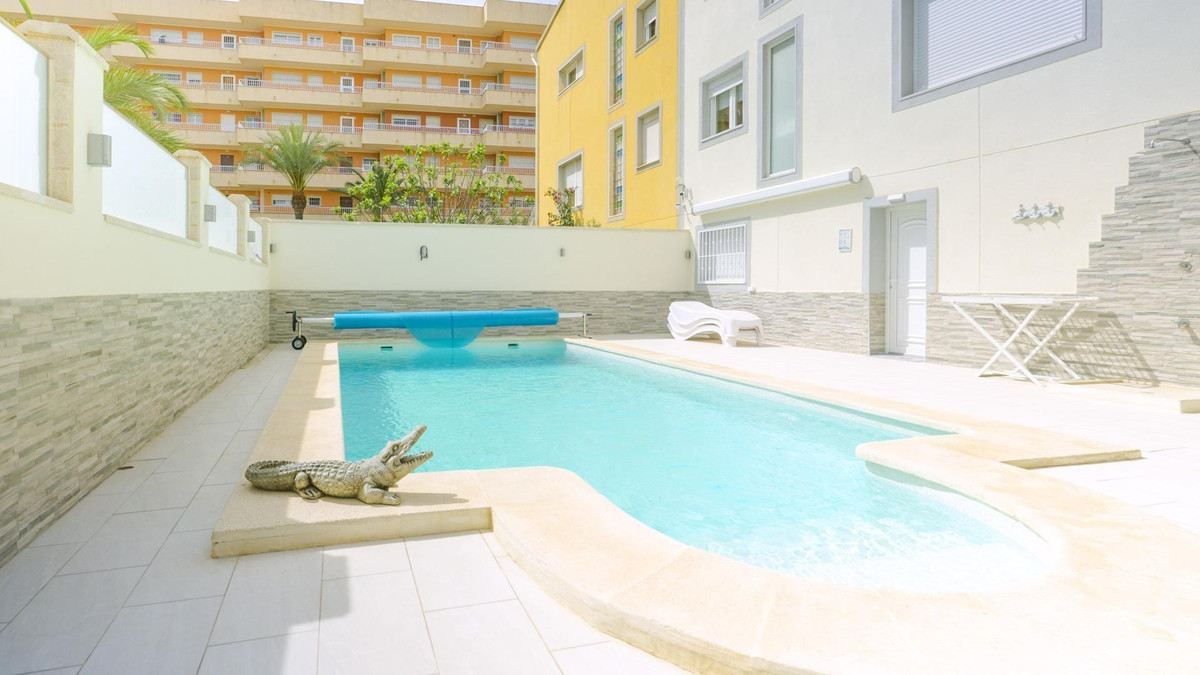 For sale - 4 Bedroom 3 Bathroom House - Townhouse in Orihuela - Punta Prima  - Alicante