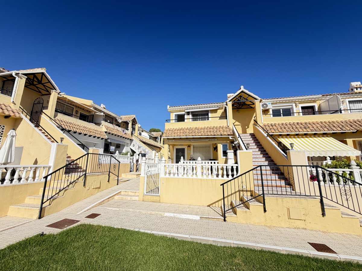 For sale - 2 Bedroom 1 Bathroom Apartment in Villamartin - , Villamartin, Alicante, Spain - Alicante
