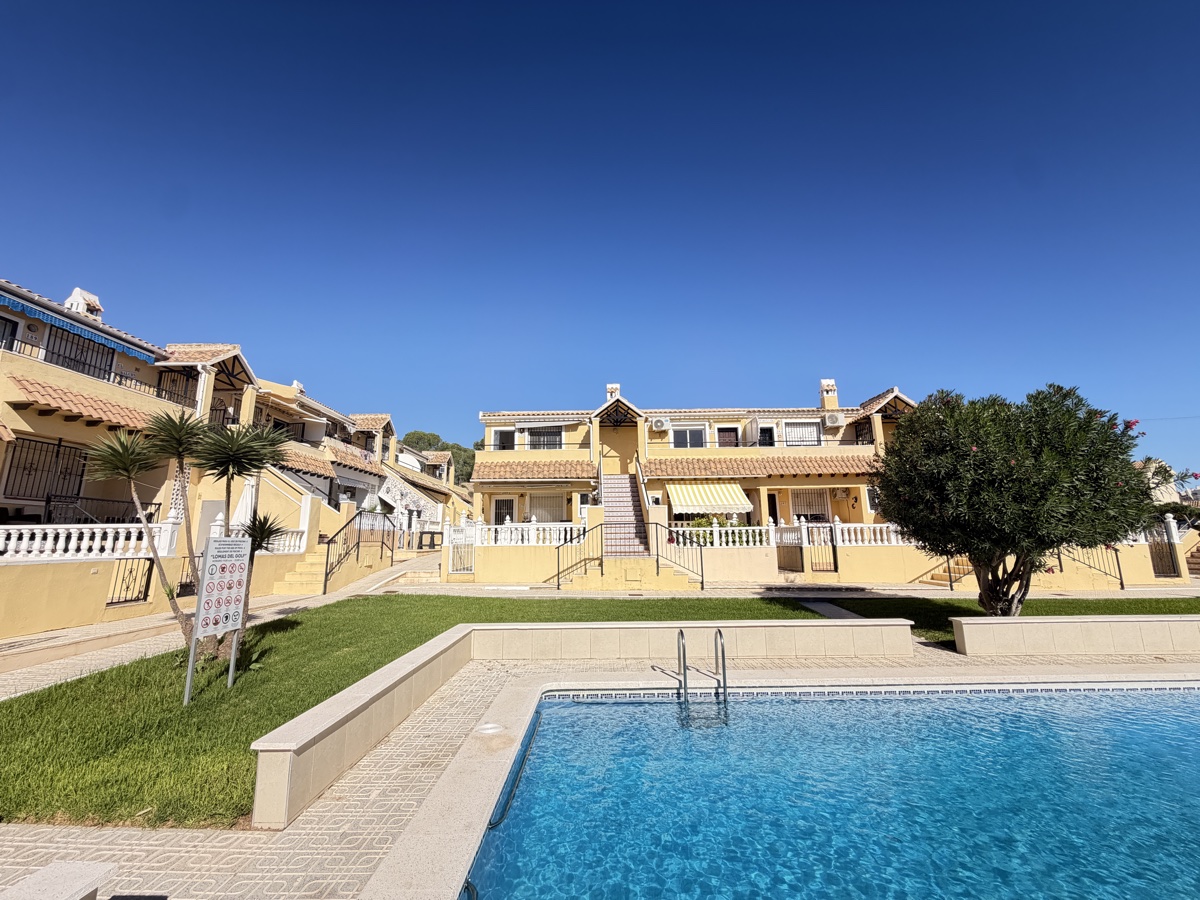For sale - 2 Bedroom 1 Bathroom Apartment in Villamartin - , Villamartin, Alicante, Spain - Alicante